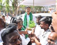 మంత్రులకు ఘన స్వాగతం పలికిన వెల్టూర్ కాంగ్రెస్ నాయకులు.
