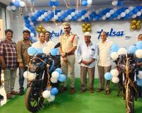కమల్‌ మిత్ర మోటార్స్‌లో కొత్త పల్సర్‌ బైక్‌ల ఆవిష్కరణ.