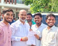 పాత డిగ్రీ కళాశాల భవనాన్ని హాస్టల్‌గా మార్చాలి.