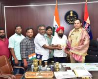 దుర్గ నవరాత్రి ఉత్సవాలకు సీపీ గౌస్‌ అలంకు ఆహ్వానం.