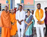 సింగోటం లక్ష్మీనరసింహస్వామిని దర్శించుకున్న ఎమ్మెల్యే మేఘారెడ్డి కుటుంబం.