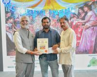 హిమ్మత్‌నగర్ నుంచి జాతీయ స్థాయికి.. వెడ్డింగ్ ఫోటోగ్రాఫర్ శ్రీనివాస్‌కు అవార్డు.