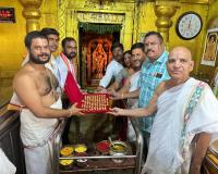 బుగులు వెంకన్నకు అష్టదళ పాద పద్మారాధన.