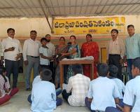 పీచర జెడ్పీఎస్‌ఎస్   హైస్కూల్లో విద్యార్థులకు షూస్ పంపిణీ.