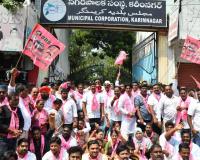 పండుగ ఏర్పాట్లపై పోరు.. కార్పొరేషన్‌ ఎదుట బీఆర్‌ఎస్‌ ధర్నా.