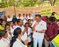 ఎన్‌హెచ్‌ఎం ఉద్యోగుల న్యాయమైన డిమాండ్లను వెంటనే పరిష్కరించాలి.