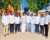 పండుగలు ఐక్యతకు ప్రతీకలు.