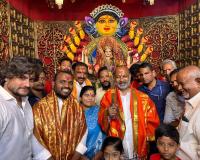 దుర్గాదేవి మండపాల్లో కేంద్ర మంత్రి బండి సంజయ్ ప్రత్యేక పూజలు.