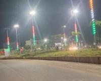 చౌరస్తాకు వెలుగులు.. రహదారికి గుంతలు!
