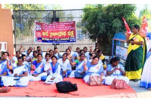 ఆశా వర్కర్లతో పారితోషికం లేని ఆన్లైన్ పనులు చేయించొద్దు