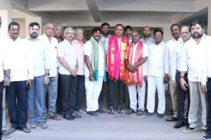 ప్రభుత్వ పాఠశాలల అభివృద్ధికి సీఎం స్పెషల్ సెక్రెటరీని కలిసిన ఎమ్మెల్యే బండారి 