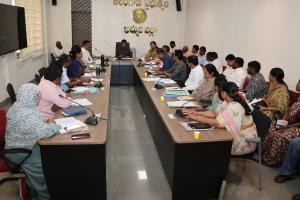 ప్రభుత్వ ప్రాధాన్యత పనుల పూర్తిపై ప్రత్యేక దృష్టి పెట్టాలి.... 