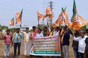 కళాశాల గ్రౌండ్ పరిరక్షణే లక్ష్యం.. ఆక్రమణలను అడ్డుకోవాలి: బీజేపీ.