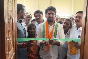 ఇందిరమ్మ ఇళ్లలో ఆనంద దీపాలు.. గృహ ప్రవేశాల్లో పాల్గొన్న వొడితల ప్రణవ్.