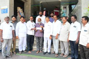 వేణుకుమార్ కుటుంబానికి నామ ట్రస్ట్ ద్వారా రూ.50 వేల ఆర్థిక సాయం.