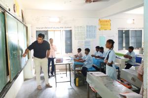 సర్కారు బడిలో కలెక్టర్ ఆకస్మిక తనిఖీ.