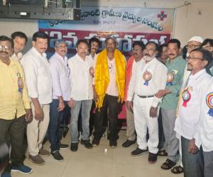 గ్రామీణ వైద్యుల శిక్షణను తిరిగి ప్రారంభించాలి