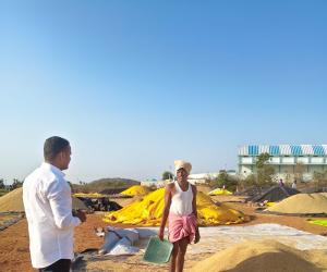 ధాన్యం కొనుగోళ్లలో ప్రభుత్వ నిర్లక్ష్యం.