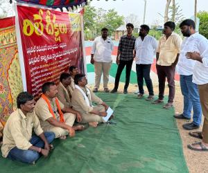 న్యాయమైన డిమాండ్లు పరిష్కరించాలి.. కార్మికులకు అండగా నిలిచిన మున్సిపల్ చైర్మన్.