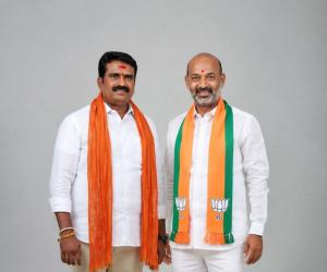 హుజురాబాద్ సభలో రావుల వేణుకు కేంద్ర మంత్రి బండి సంజయ్ కితాబు.