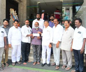 వేణుకుమార్ కుటుంబానికి నామ ట్రస్ట్ ద్వారా రూ.50 వేల ఆర్థిక సాయం.