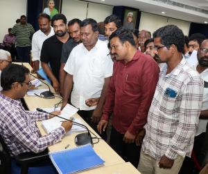 ఖమ్మం జిల్లాలో జర్నలిస్టుల అక్రిడేషన్ కార్డుల జారీని వేగవంతం చేయాలి. 