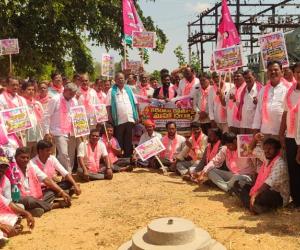 రైతులకు కరెంట్‌ ఇవ్వడంలో కాంగ్రెస్‌ ప్రభుత్వం విఫలం.